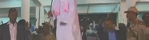 البشير يرقص