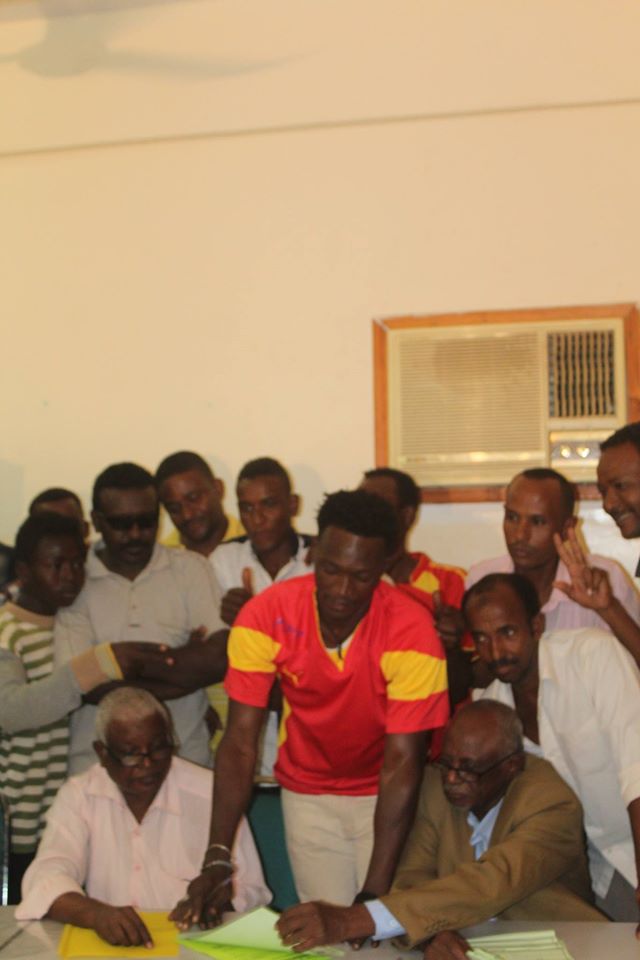 بالصور.. المريخ يواصل خبطاته ويسجل محترف المنتخب النيجيري ويعيد قيد فييرا 2 المريخ يواصل خبطاته ويسجل محترف المنتخب النيجيري ويعيد قيد فييرا