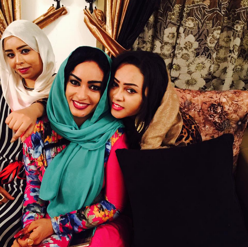 نجمات النيل الأزرق يحتفلن بعيد ميلاد المذيعة رشا الرشيد