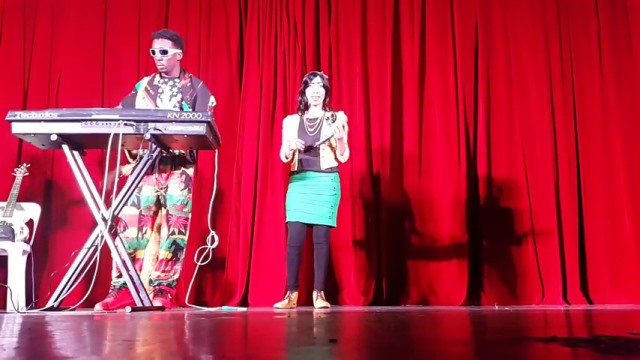 العازف السوداني"نيجيري" والفنانة نون يجعلون الطلاب السودانيين بماليزيا يهتزون طرباً وينتشون فرحاً 1 نيجيري