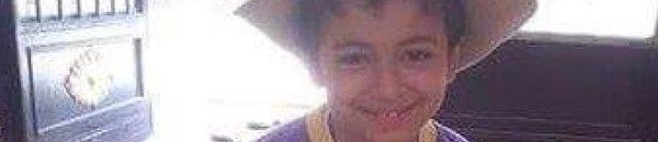 طفل معوق يزحف 8 كيلومترات يوميا إلى مدرسته 10 طفل