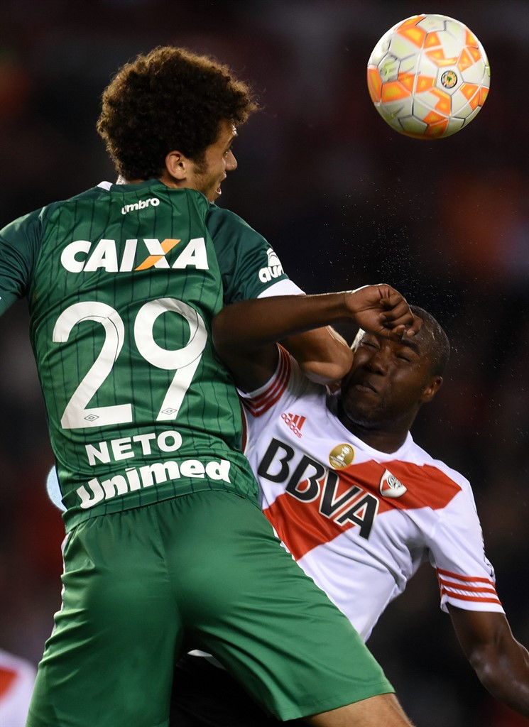 مدافع تشابيكوينسي يصحو من غيبوبته ولكن! 1 1212