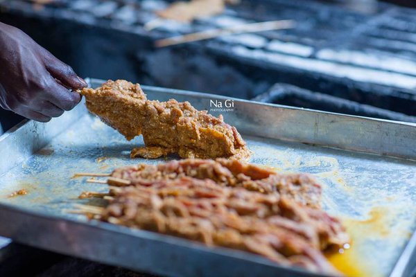 ملك الأقاشي وحوش السمك قدم ثقافة الطعام السوداني في إمارة أبوظبي 1 132