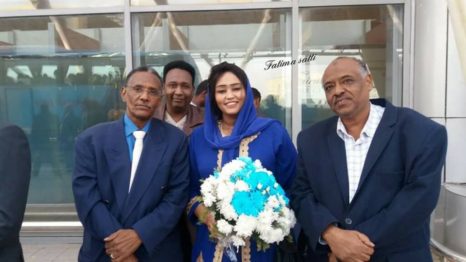 شاهد بالصور.. القاهرة تستقبل فاطمة الصادق بالورود 2 القاهرة تستقبل فاطمة الصادق بالورود