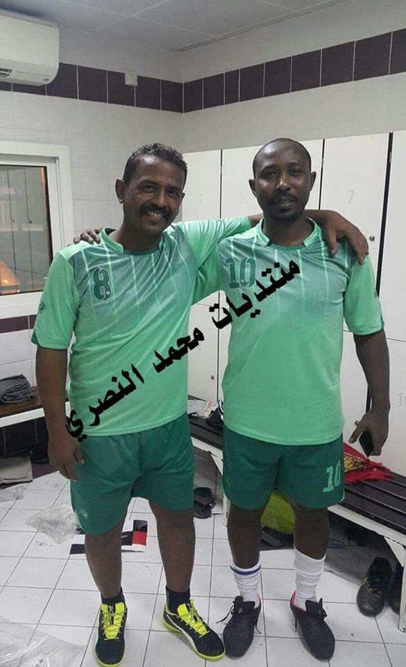 شاهد بالصور.. النصري كفر ووتر..فنان الطمبور الأول "ود النصري" يقود السودان للفوز على نجوم قطر في مباراة لكرة القدم أقيمت بالدوحة 1 15590538 764645247024109 9214994190061060533 n