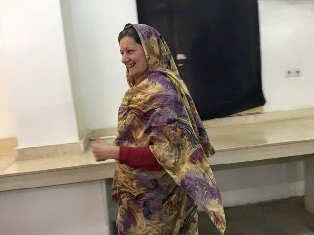 بروفيسور ايطالية تلبس الثوب السوداني بجامعة الخرطوم 2 Anna Maria Fioreiti