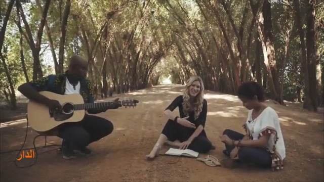 ثنائية جميلة تجمع بين نانسي عجاج والبريطانية جوس ستون.. فيديو 1 نانسي جوس