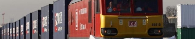 سائق قطار يتفادى دهس فتاة في اللحظة الأخيرة 10 قطار الصين