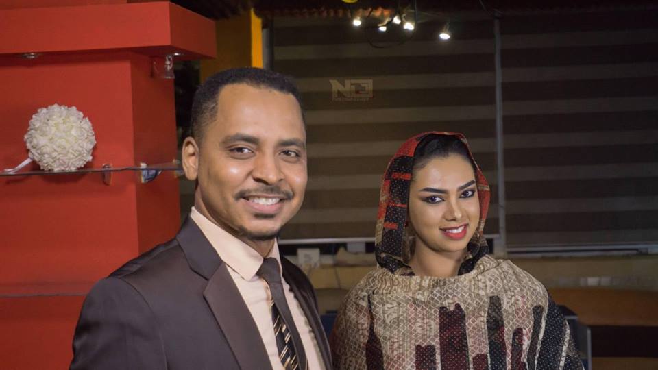 شاهد بالصور.. شجار وعراك "ضاحك" بــ"البونية" داخل استوديوهات النيل الأزرق بين المذيع أحمد الهادي والمذيعة الريان الظاهر 4 15894945 710850912410411 5653059654866557375 n