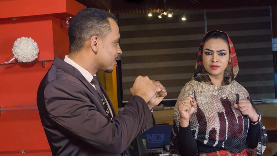 شاهد بالصور.. شجار وعراك "ضاحك" بــ"البونية" داخل استوديوهات النيل الأزرق بين المذيع أحمد الهادي والمذيعة الريان الظاهر 2 15940685 710850945743741 1500708845117242290 n