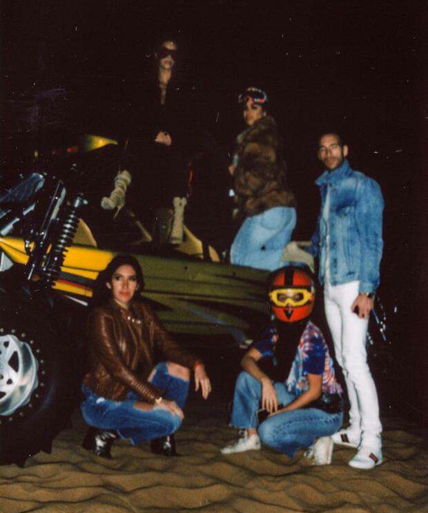 بالصورر.. كيم كارداشيان تشعل مواقع التواصل بصورها في الإمارات 3 475