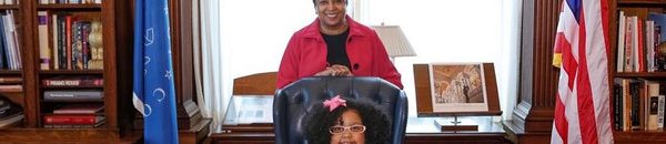 بالصورة .. سر احتفال أب بعيد ميلاد طفلته في المقابر 10 545 1