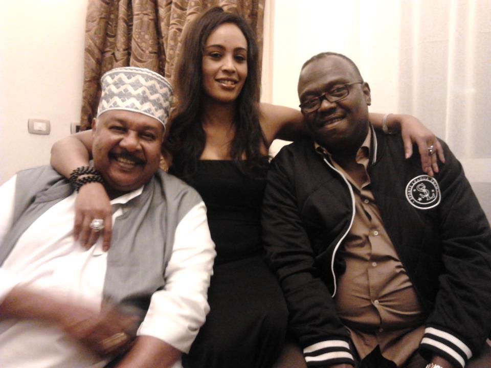 بعد صورتها الأخيرة مع "ترباس".. المطربة الأثيوبية "سلام" تواصل إشعالها لمواقع التواصل السودانية والضحية هذه المرة الشاعر "كوباني" 1 63601 523589264338019 368253216 n