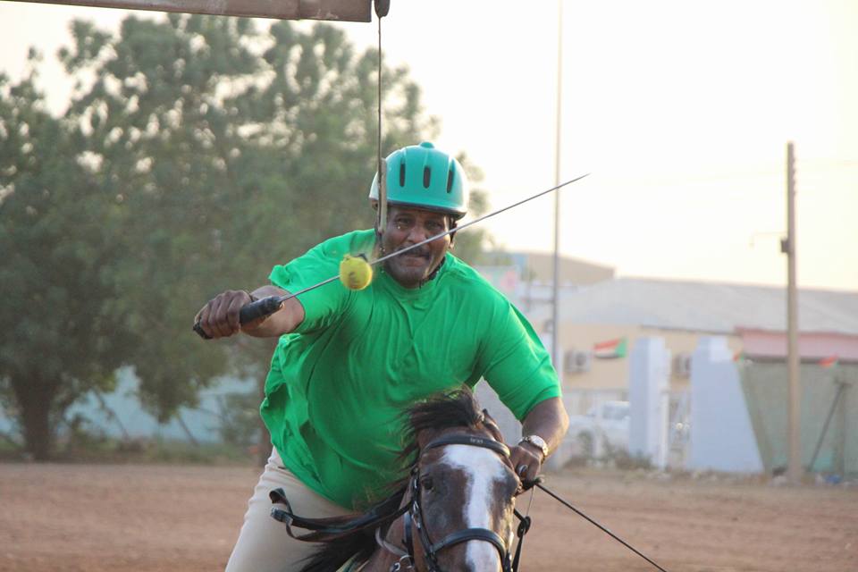 صور مساعد رئيس الجمهورية يجري تمارين إلتقاط الاوتاد 3 اوتاد2