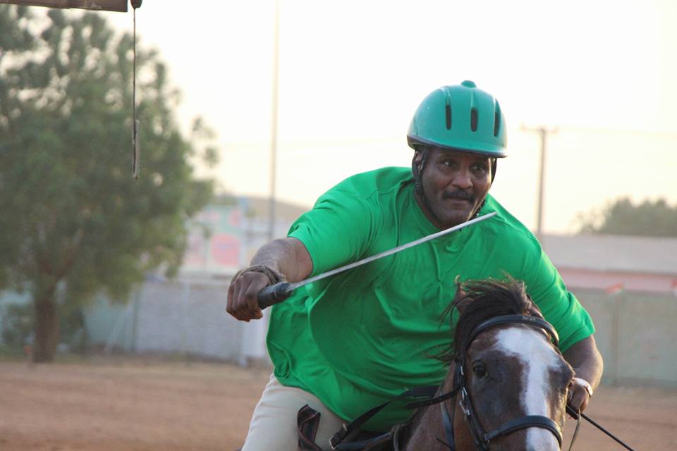 صور مساعد رئيس الجمهورية يجري تمارين إلتقاط الاوتاد 4 اوتاد3