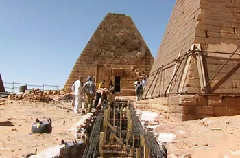 أهرامات السودان ورمزية العقل والدين 1 هرم