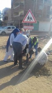 بالصور .. ﺍﻟﻤﺮﻭﺭ ﺗﻮﺍﺻﻞ ﻭﺿﻊ ﻋﻼﻣﺎﺕ ﺍﻟﻤﺸﺎﺓ ﺃﻣﺎﻡ ﺍﻟﻤﺪﺍﺭﺱ ﻭﺗﺨﺼﺺ ﻣﺘﻄﻮﻋﻴﻦ ﻟﻤﺴﺎﻋﺪﺓ ﺍﻟﻄﻼﺏ 4 16443499 10208225797222530 1254975093 n