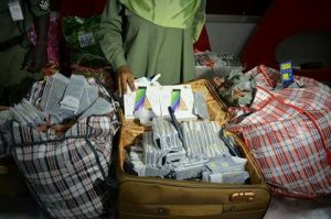 بالصور .. ﺷﺮﻃﺔ ﺟﻤﺎﺭﻙ ﻣﻄﺎﺭ ﺍﻟﺨﺮﻃﻮﻡ ﺗﻀﺒﻂ (1000) ﺟﻬﺎﺯ ﻣﻮﺑﺎﻳﻞ مهربة 3 16507446 10208264841078602 1124967985 n