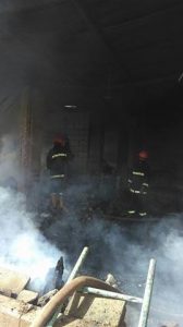 بالصور .. ﺍﻟﺘﻔﺎﺻﻴﻞ ﺍﻟﻜﺎﻣﻠﺔ .. ﺍﻟﺪﻓﺎﻉ ﺍﻟﻤﺪﻧﻲ ﻳﻨﻘﺬ ﺳﻮﻕ ﺣﻠﺔ ﻛﻮﻛﻮ ﻣﻦ ﻛﺎﺭﺛﺔ ﻣﺤﻘﻘﺔ 2 16522521 10208257508335288 1908585688 n