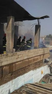 بالصور .. ﺍﻟﺘﻔﺎﺻﻴﻞ ﺍﻟﻜﺎﻣﻠﺔ .. ﺍﻟﺪﻓﺎﻉ ﺍﻟﻤﺪﻧﻲ ﻳﻨﻘﺬ ﺳﻮﻕ ﺣﻠﺔ ﻛﻮﻛﻮ ﻣﻦ ﻛﺎﺭﺛﺔ ﻣﺤﻘﻘﺔ 3 16522710 10208257508855301 1070187235 n