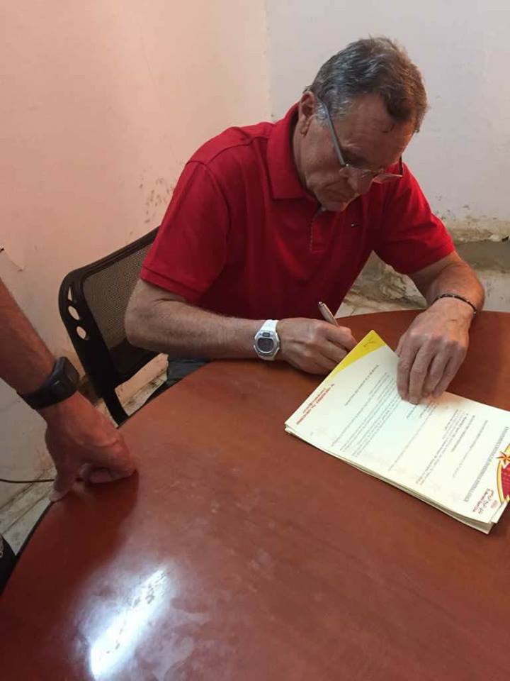 رسمياً وبالصور.. المريخ يريح أعصاب جماهيره ويوقع عقداً مع المدرب الفرنسي غارزيتو 2 16807667 1034217536684086 8615468021214171312 n