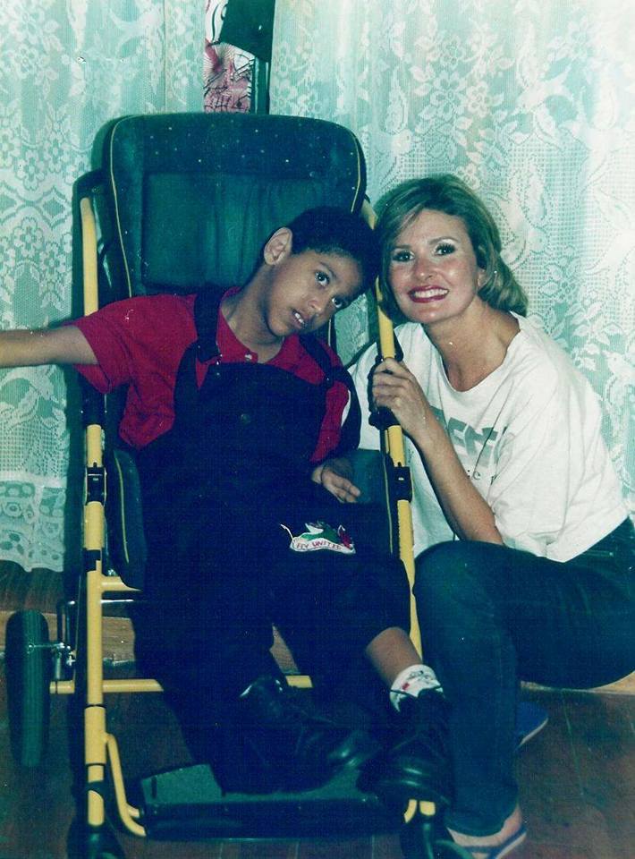 بالصور.. تعرف على قصة الشاب السوداني "باسل ملك الحب" الحاصل على شهادة غينيس والذي تحول لمعاق نتيجة خطأ طبي 3 16830972 1288298574588103 5919526002710309512 n