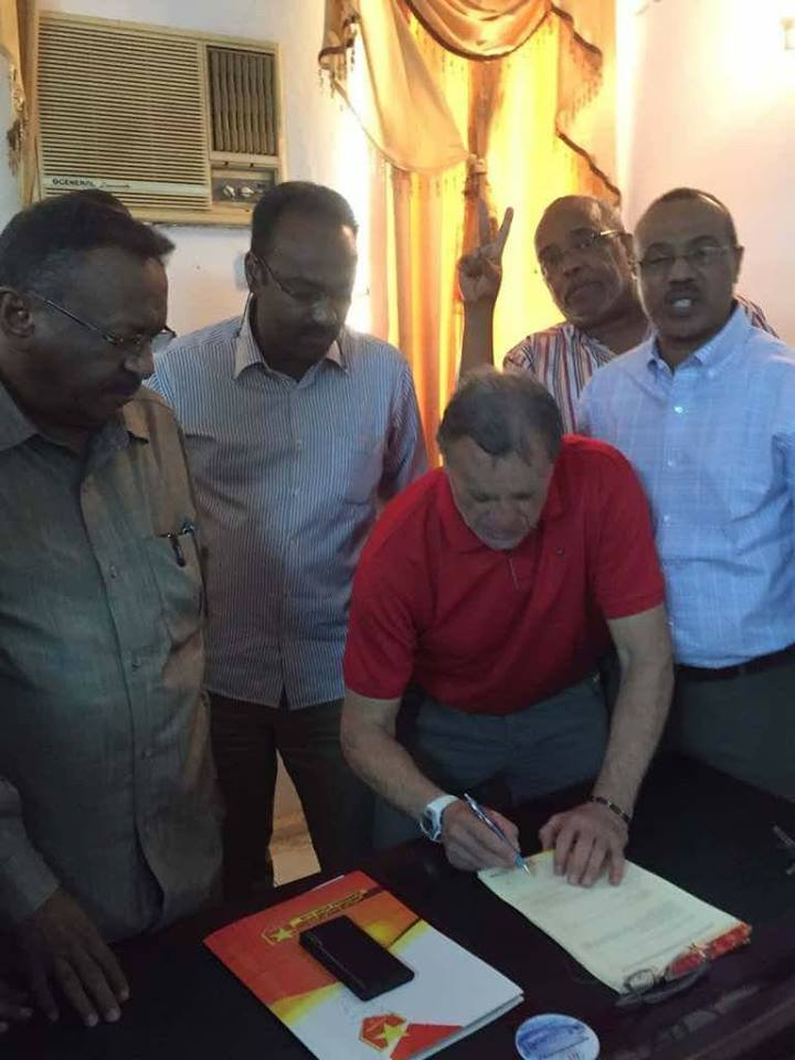 رسمياً وبالصور.. المريخ يريح أعصاب جماهيره ويوقع عقداً مع المدرب الفرنسي غارزيتو 3 16832171 1034217636684076 5690587076634826242 n