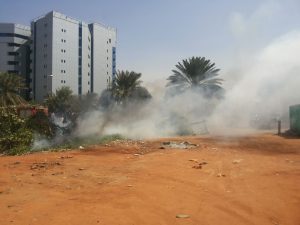 بالصور ﺍﻟﺪﻓﺎﻉ ﺍﻟﻤﺪﻧﻲ ﻳﺤﻮﻝ ﺩﻭﻥ ﺗﻤﺪﺩ ﺣﺮﻳﻖ ﻟﺸﺮﻛﺔ ﺯﻳﻦ ﻭﺑﻨﻚ ﺍﻟﺴﻮﺩﺍﻥ ﺍﻟﻤﺮﻛﺰﻱ 4 WhatsApp Image 2017 02 01 at 9.16.53 PM