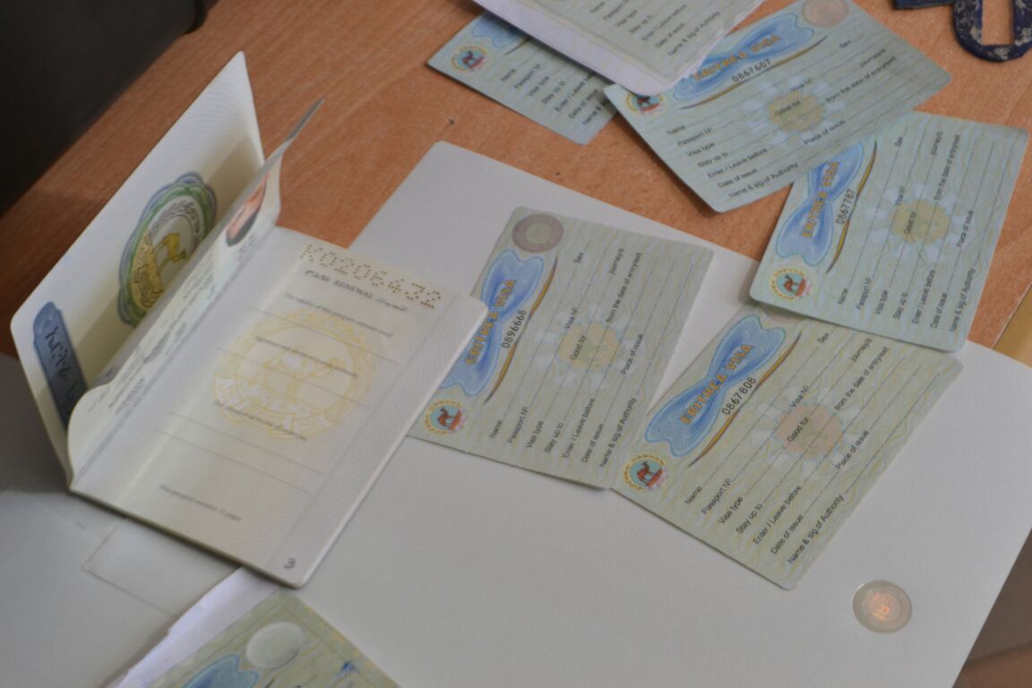 ﺍﻟﻘﺒﺾ ﻋﻠﻰ ﺇﺭﻳﺘﺮﻱ ﻣﺘﺨﺼﺼﻴﻦ ﻓﻲ ﺗﺰﻭﻳﺮ ﺍﻟﺘﺄﺷﻴﺮﺍﺕ ﺑﺎﻟﺨﺮﻃﻮﻡ 1 WhatsApp Image 2017 02 27 at 8.31.58 PM 2 Copy