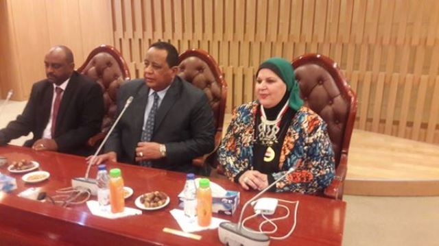 في الصور، مصريات يرتدين الثياب السودانية ولسان حال الجميع.. (السودان ومصر، شعب واحد، نيل واحد) 10 امين مصر3