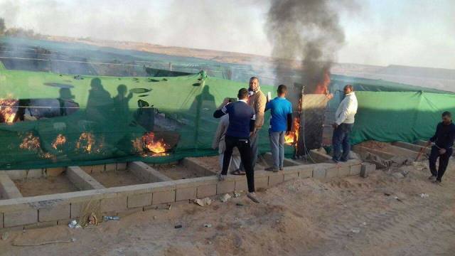 صور حرق فسائل النخيل في شمالي السودان،الخاصة بشركة “أمطار اﻹماراتية” تشعل فيسبوك 4 فسائل نخيل4