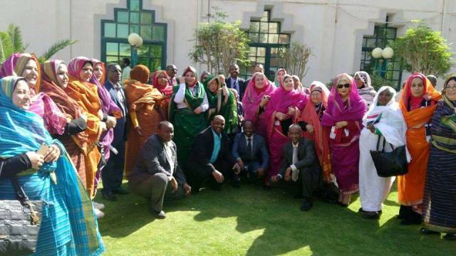 في الصور، مصريات يرتدين الثياب السودانية ولسان حال الجميع.. (السودان ومصر، شعب واحد، نيل واحد) 2 مايسة عطوة1