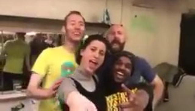 "محاسن كبي حرجل" تقليعة تبدأ من السودان وتنتشر حول العالم، شاهد فيديو بريطانيون يرددون عبارات محاسن 1 محاسن كبي حرجل