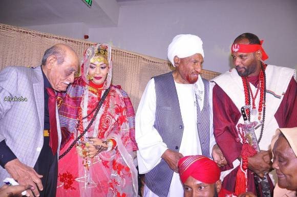 قحت تحنن في الصادق وتجرتك له في الحكومة، والزفة بعد عيدين بس 1 مها المهدي1