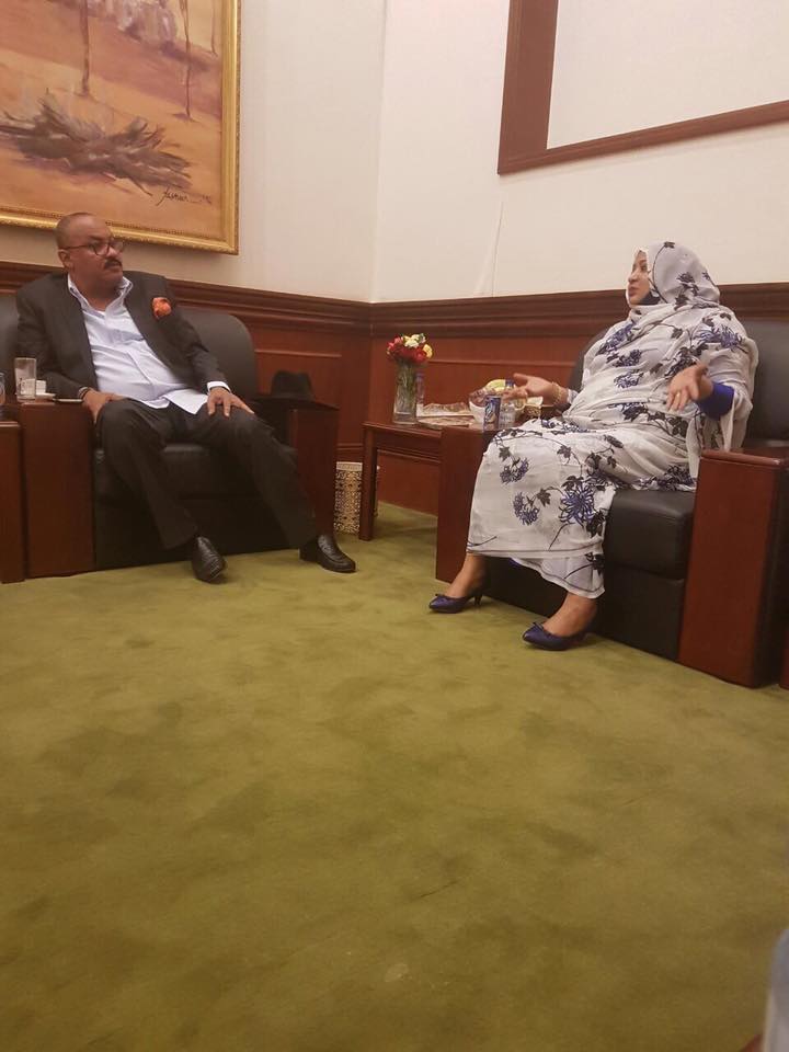 بالصور.. في اجتماع شهده القصر الجمهوري: الكاردينال يجتمع بالسيدة الأولي ويعلن عن تبرعه ببناء الطابق الأول لمستشفى سرطان الثدي 1 17626174 626708844197012 1420734728930059748 n