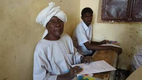 سوداني في الـ73 من عمره يؤدي امتحان شهادة الابتدائية 1 a75a881a b27d 4c1f 8364