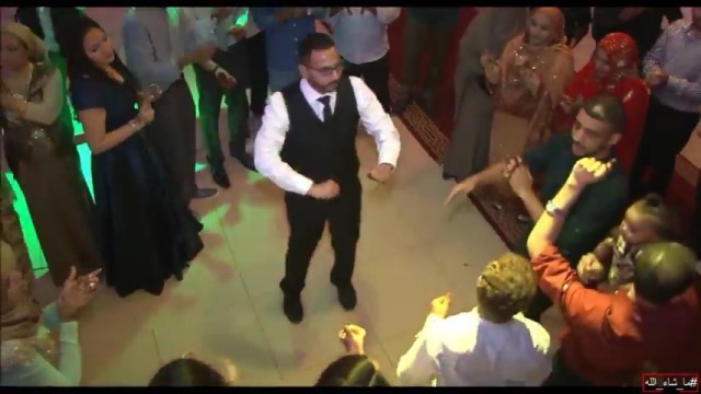 عريس سوداني يوثق لزواجه ،ورقصة رائعة مع زوجته يوم الزفاف.. فيديو وصور 3 حنة1