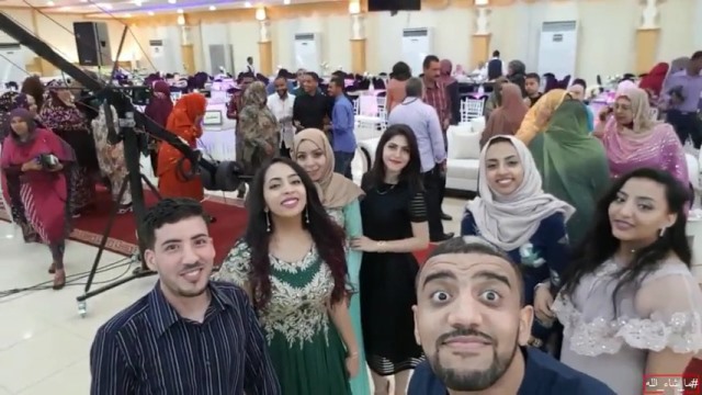 عريس سوداني يوثق لزواجه ،ورقصة رائعة مع زوجته يوم الزفاف.. فيديو وصور 4 حنة2