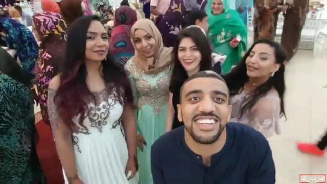 عريس سوداني يوثق لزواجه ،ورقصة رائعة مع زوجته يوم الزفاف.. فيديو وصور 5 حنة3