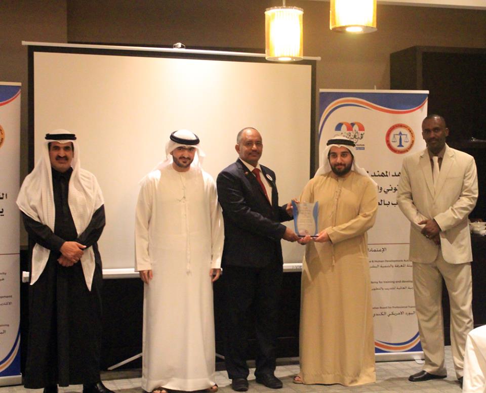 دورة التسويق الرقمي بالإمارات تجمع جنسيات مختلفة .. قدًمها دكتور سوداني برؤية جديدة وعبارة مؤثرة في حفل الختام 1 دورة1