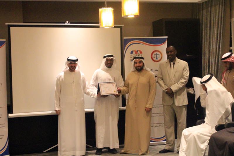 دورة التسويق الرقمي بالإمارات تجمع جنسيات مختلفة .. قدًمها دكتور سوداني برؤية جديدة وعبارة مؤثرة في حفل الختام 4 دورة3