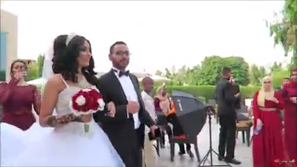 عريس سوداني يوثق لزواجه ،ورقصة رائعة مع زوجته يوم الزفاف.. فيديو وصور 9 يوم2