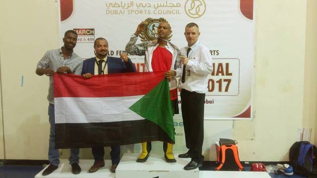 بطل سوداني يحرز الميدالية الذهبية في بطولة (دبي) الدولية 5 ﺣﺎﺗﻢ ﻣﺤﻤﺪ4