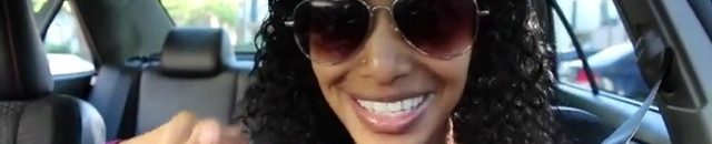 لأول مرة السودانية أمينة تكشف صورة لوالدتها أثناء وداعها في مطار دالاس متوجهة الى السودان.. فيديو 12 امينة وامها1