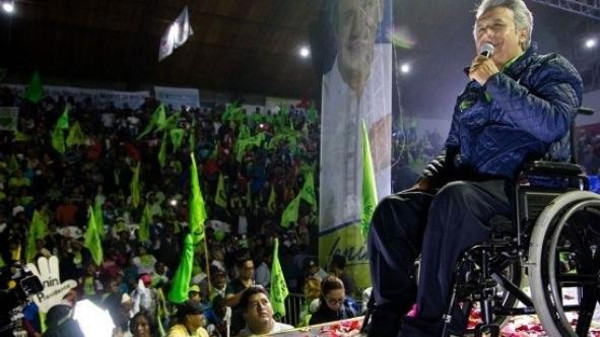 أصيب بالرصاص..وعاد رئيسا لدولة على كرسي متحرك 1 12452452