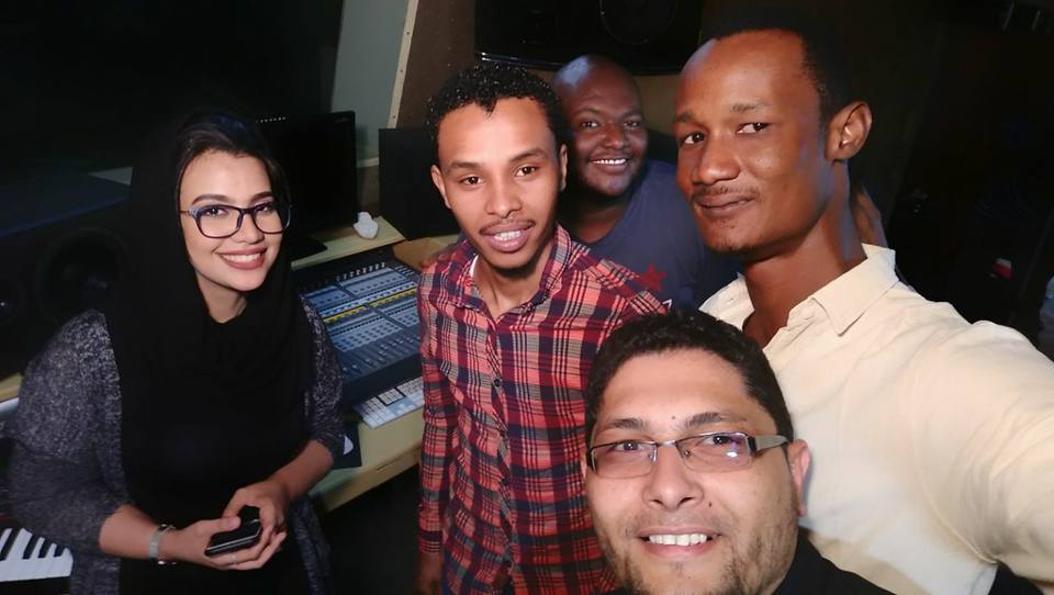 بالفيديو.. البندول يفاجئ جمهوره في ليلة رأس السنة (براي يا ناس أنا قلبي شِقي) 1 17458121 704063876465237 1559916506467976707 n