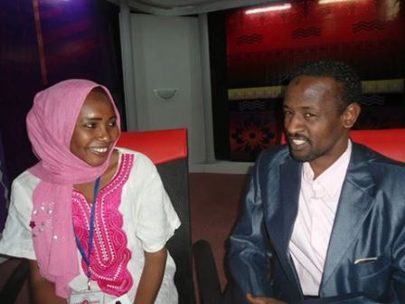 قصة المرأة التشادية مع قيادة الدراجة البخارية في شارع الجنرال نميري 1 ام زينة