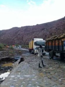 صور رائعة ومدهشة لجمال الطبيعة شرقي السودان لكن السيارات واجهت موقف محرج في الطريق القومي 2 شاحنات