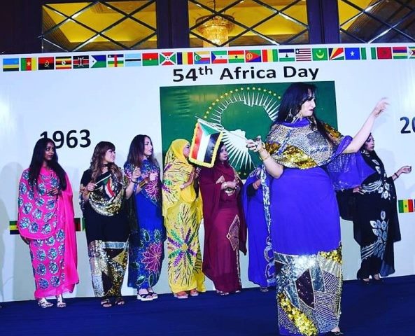 مصممة أزياء مصرية ترفع علم السودان وتقول: لا فرق بين البلدين 1 شيماء