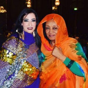 مصممة أزياء مصرية ترفع علم السودان وتقول: لا فرق بين البلدين 2 شيماء1